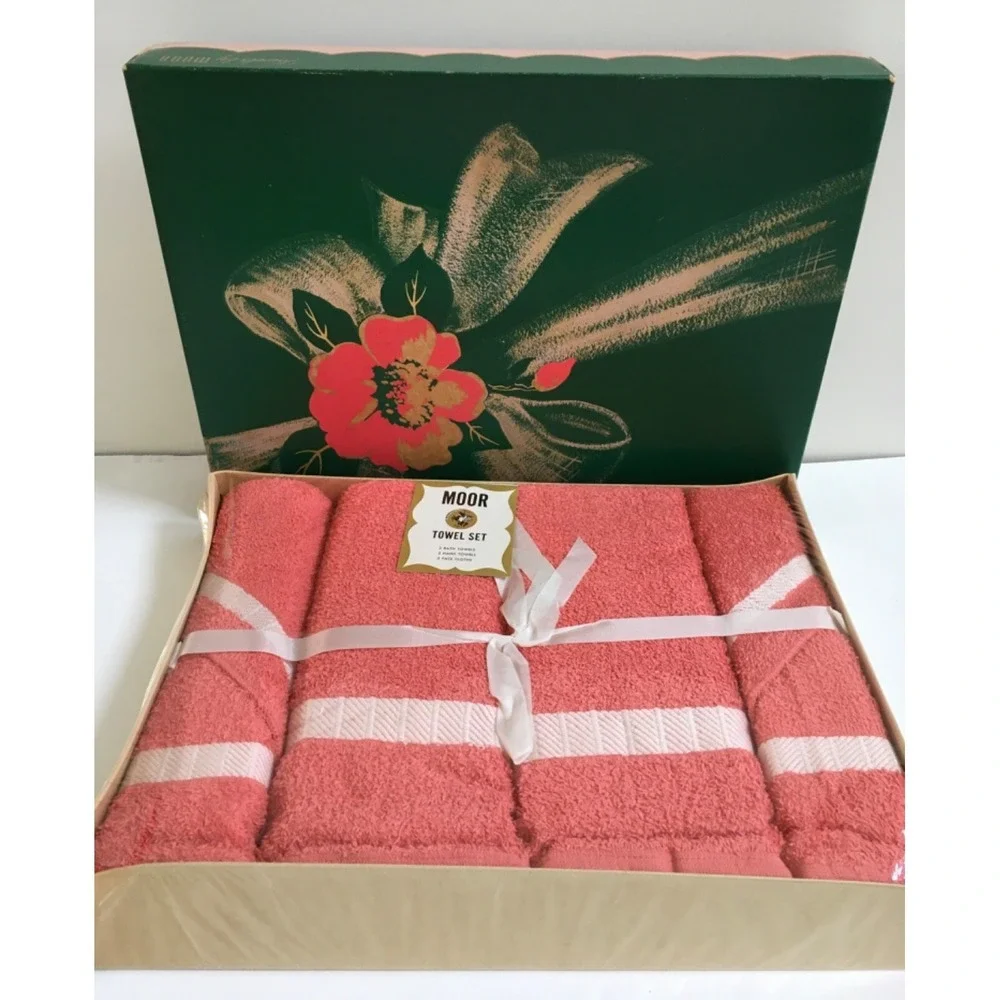 Vintage USA Made Moor Coral/White Towel Set 2 Each Bath/ Hand/Face Towels NEW